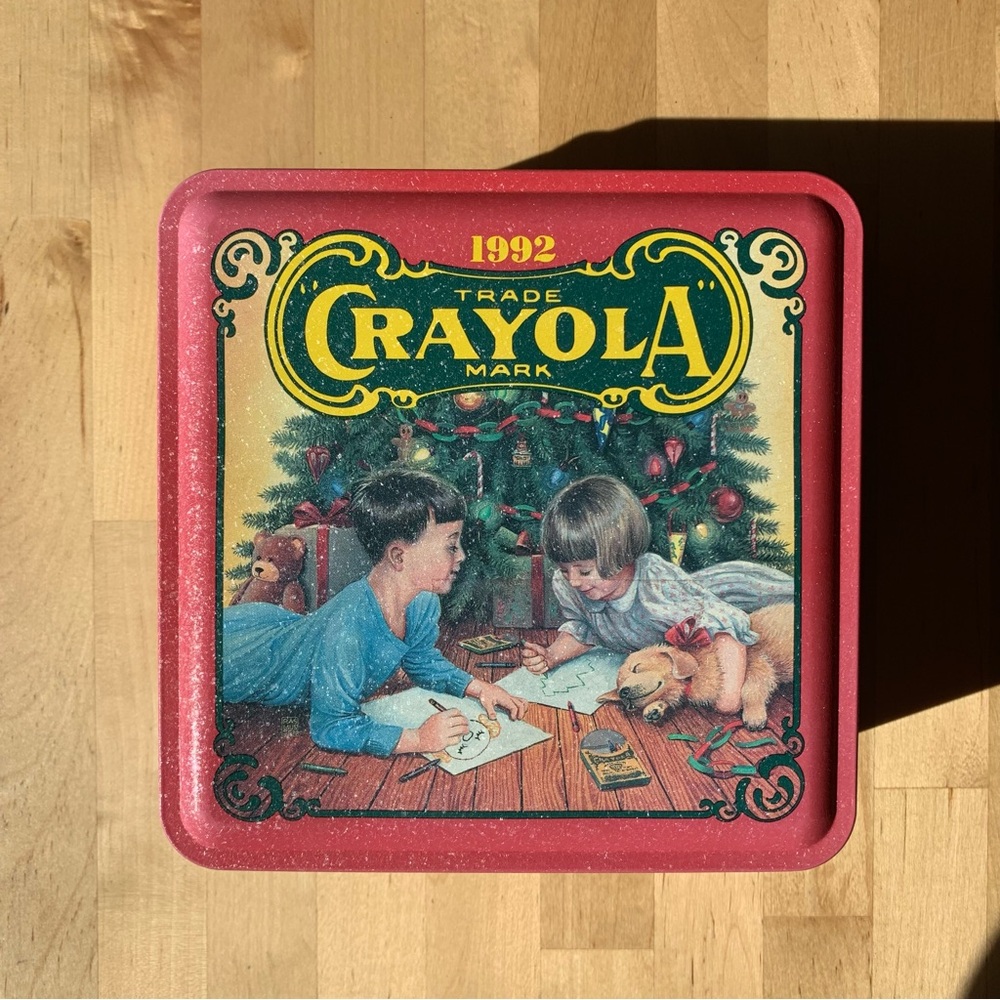 Crayola - 1992 Christmas Tin with crayons - Binney & Smith